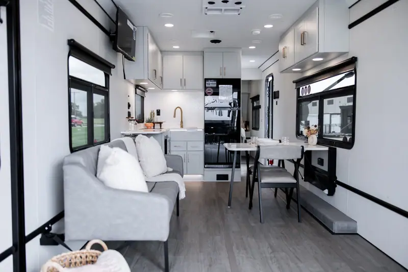 ATC Plā 550 Travel Trailer, official photo 4